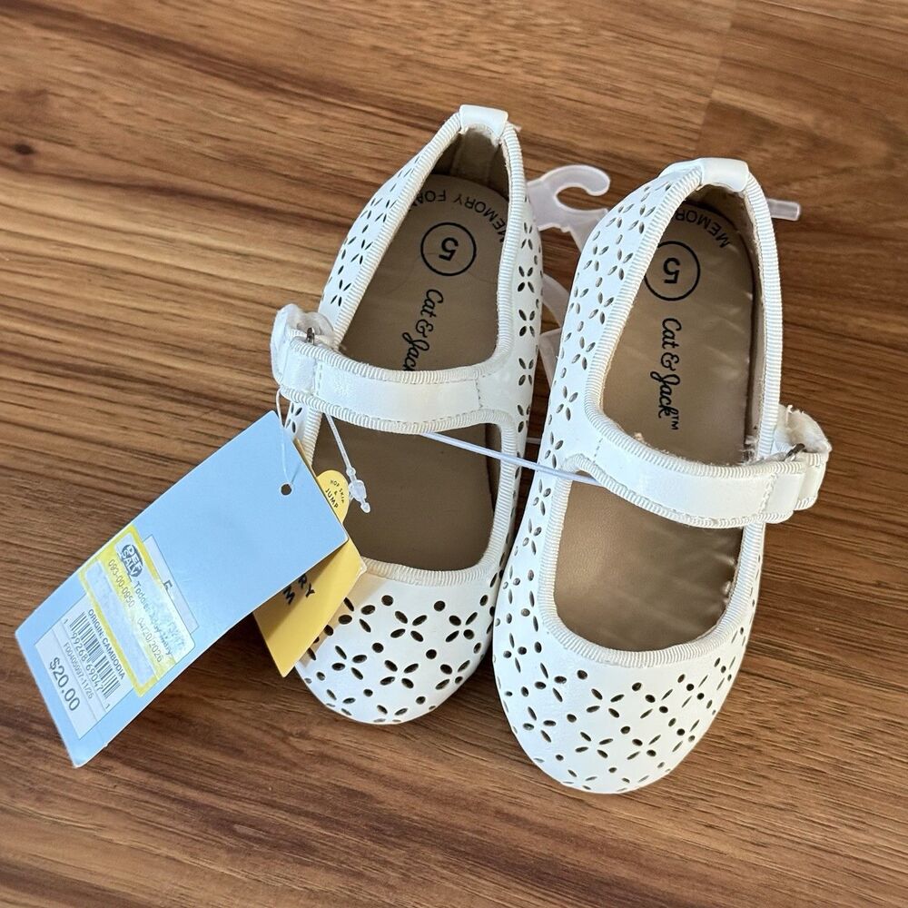 Cat & Jack Girls White Mary Jane Shoes Size 5T New - Picture 10 of 16